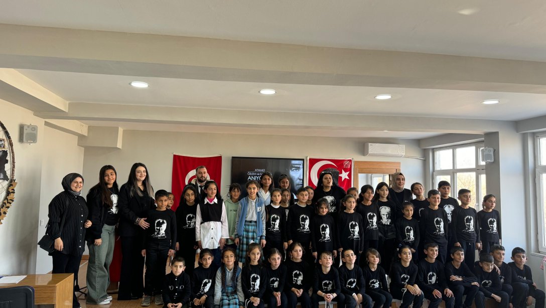 İlçemiz Konferans Salonunda 10 Kasım Atatürk'ü Anma programı düzenlendi.